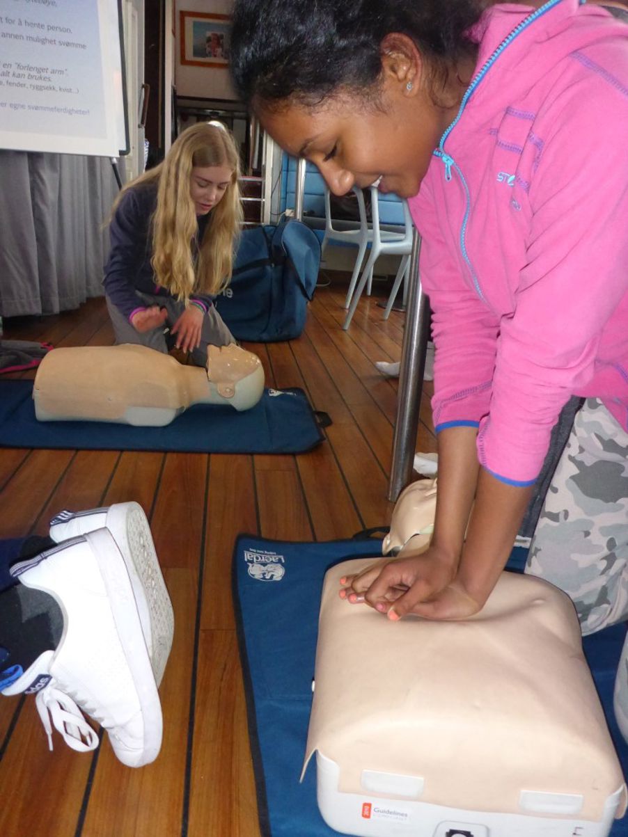 Foto: HLR øvelse på Annedukke ombord 2017jjp21